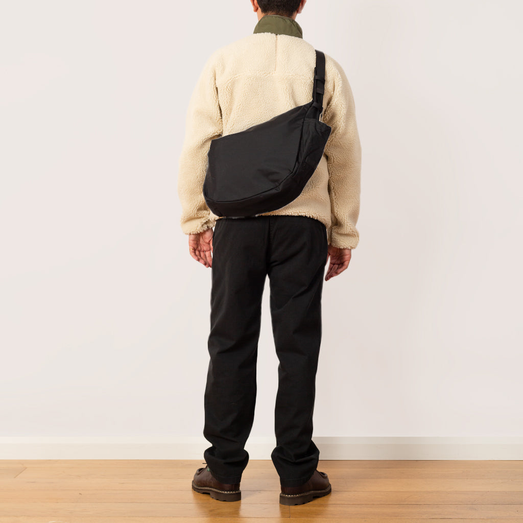 Ark Shoulder Bag Medium - Black