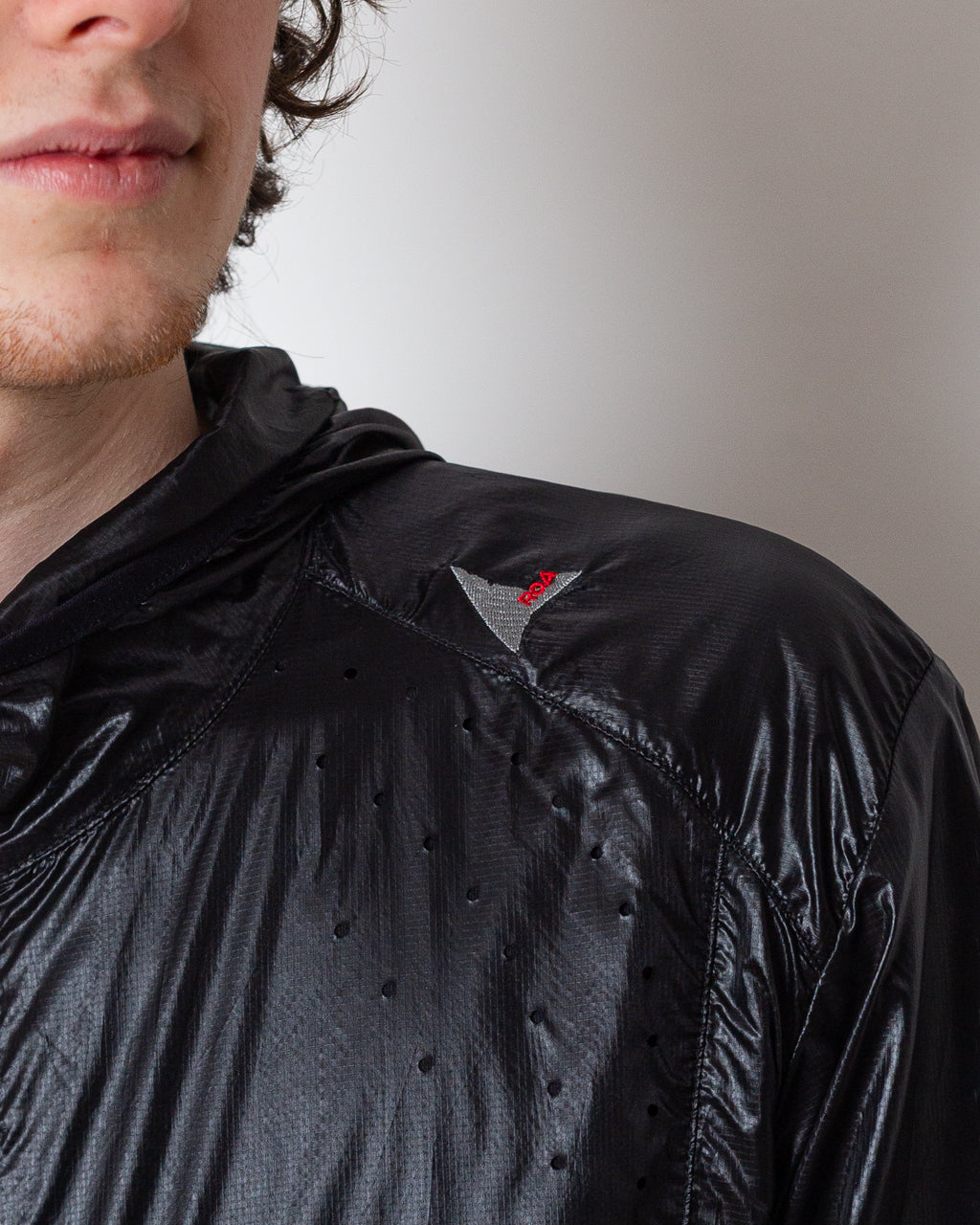 Hue Packable Wind Jacket - Black | Roa | Peggs & son.