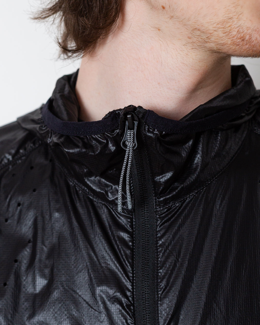 Hue Packable Wind Jacket - Black | Roa | Peggs & son.