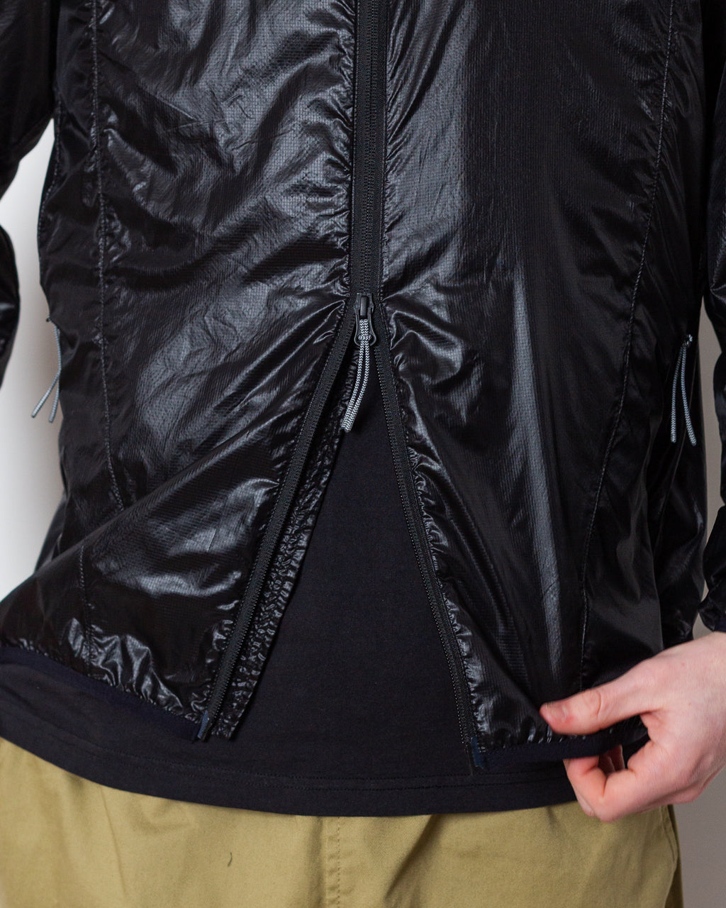 Hue Packable Wind Jacket - Black | Roa | Peggs & son.