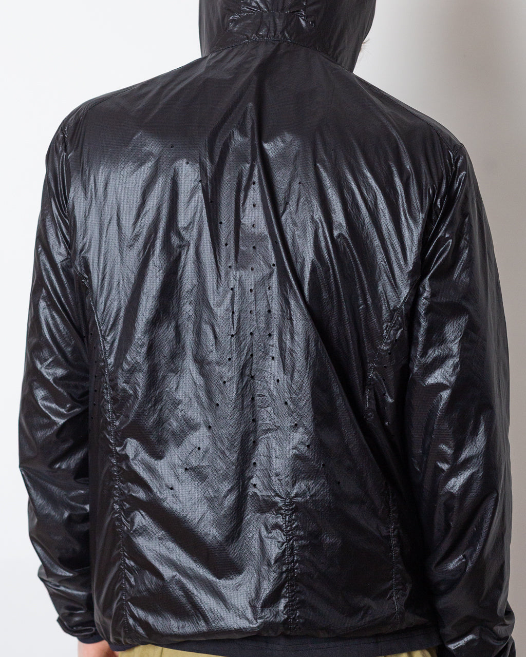 Hue Packable Wind Jacket - Black | Roa | Peggs & son.