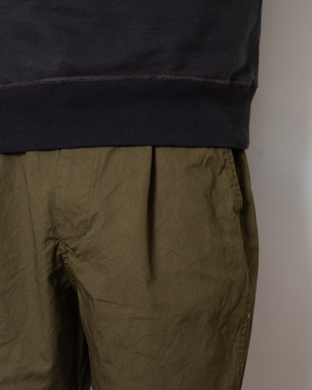 Single Pleated Peg Top Wide Shorts - Olive