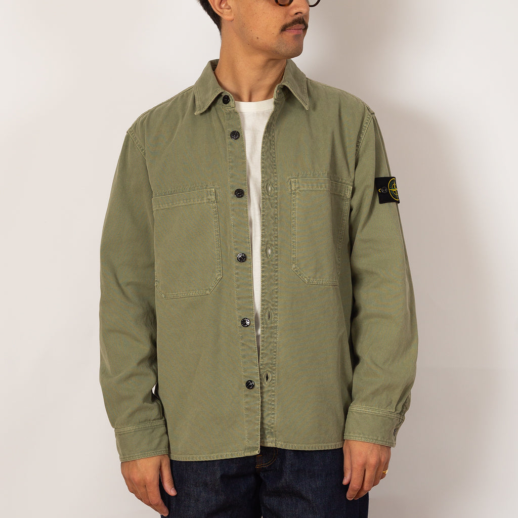 ＜STONE ＞23ss OVERSHIRT カーキ Stone Island Garment Dyed Cotton Zip Overshirt Musk at CareOfCarl.com