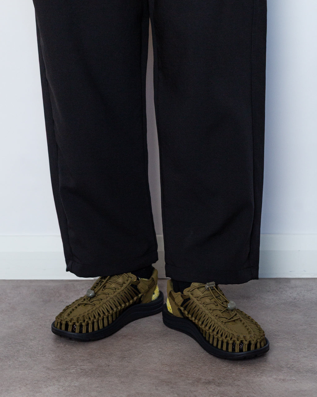 Uneek - Dark Olive/Black