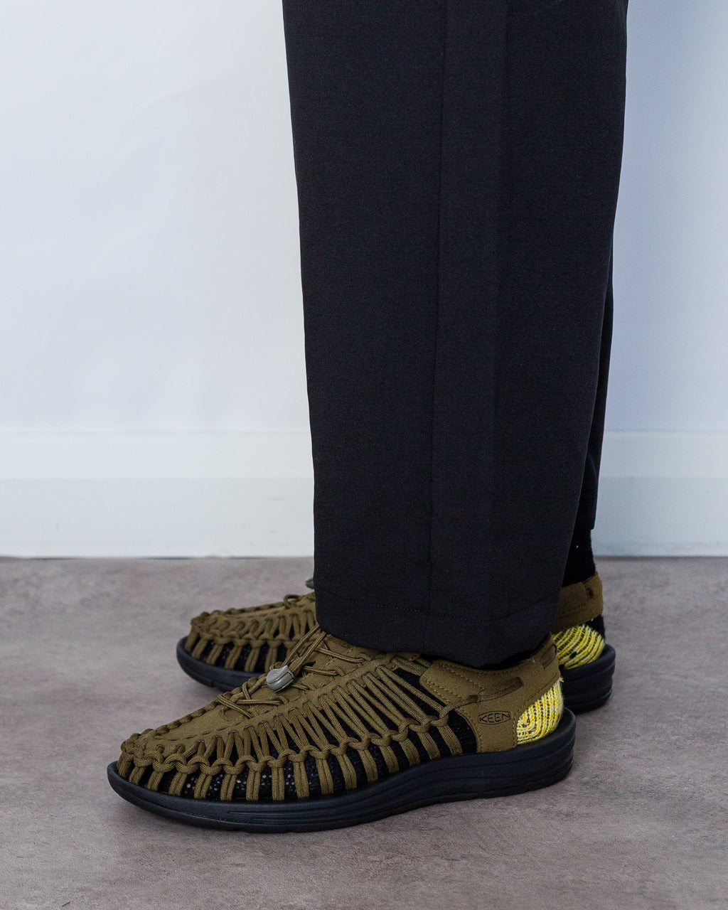 Uneek - Dark Olive/Black