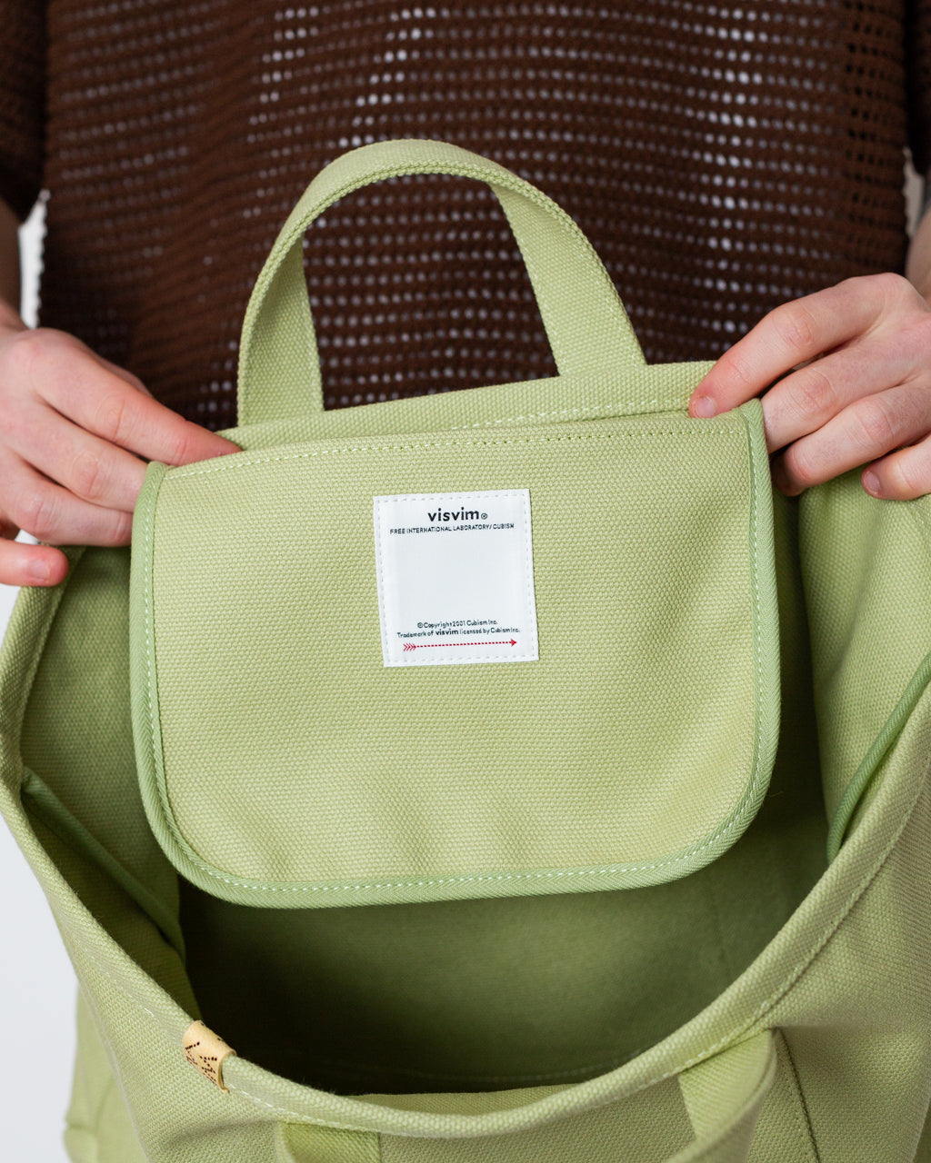 visvim トートバッグ グリーン　r Tote L Visvim Mavcat Leather Tote Bag - Green | Editorialist