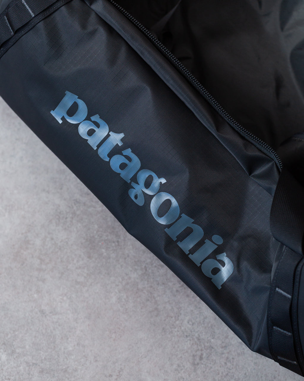 Black Hole Wheeled Duffel 100L - Black