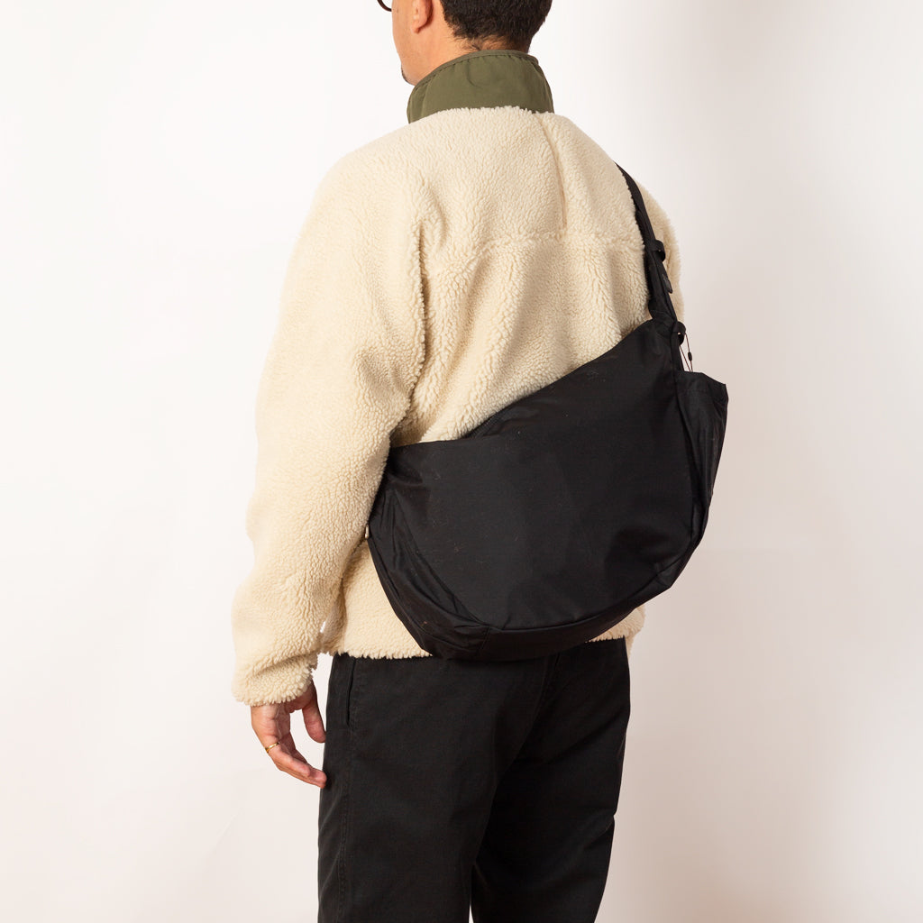 Ark Shoulder Bag Medium - Black