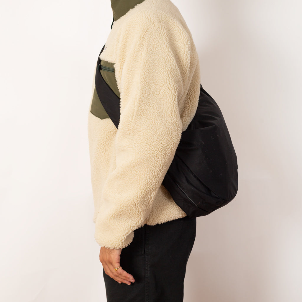Ark Shoulder Bag Medium - Black