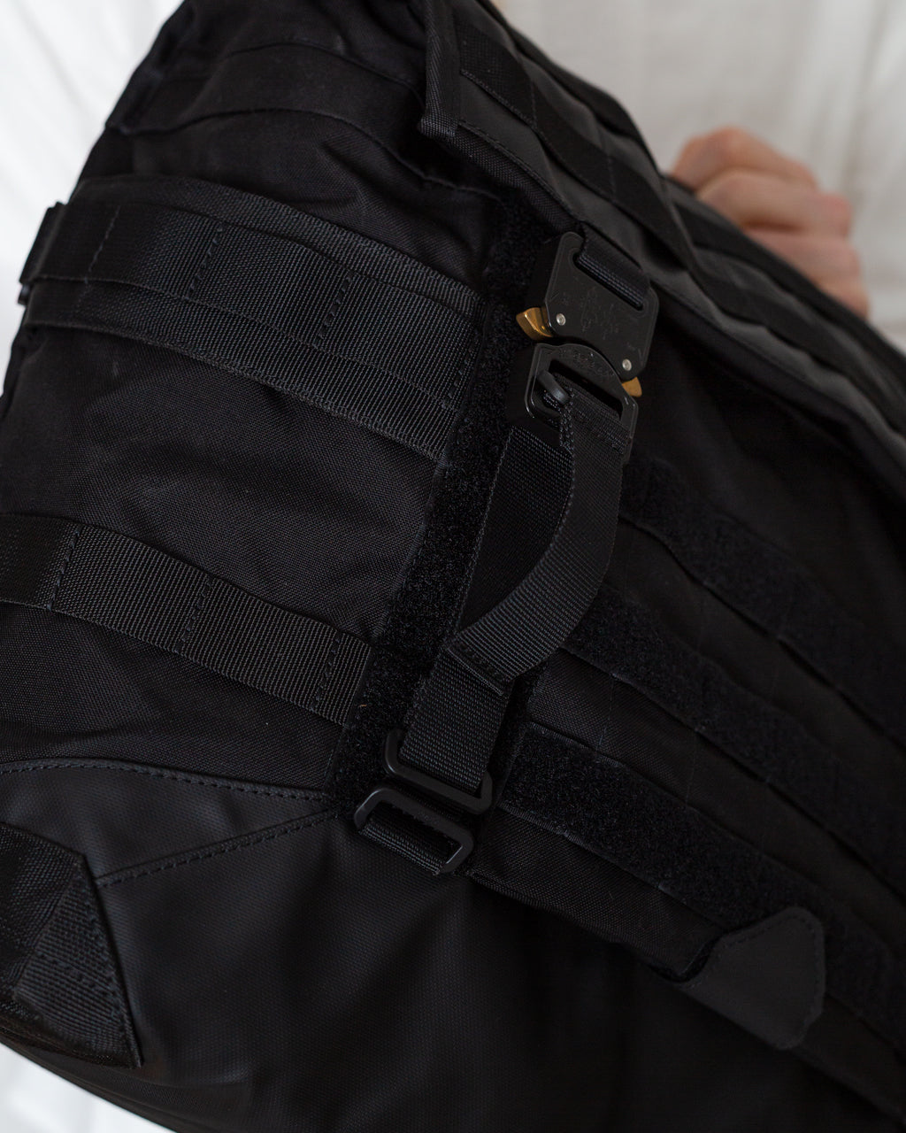 NXL Medium Messenger Tech-Line - Black | Bagjack | Peggs & Son.