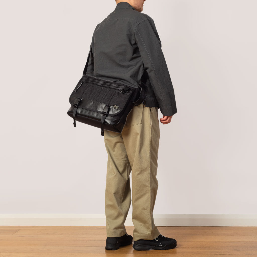 Heat Messenger Bag (L) - Black