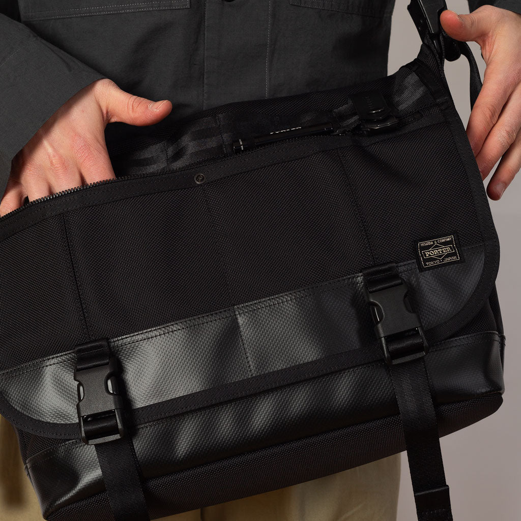 Heat Messenger Bag (L) - Black